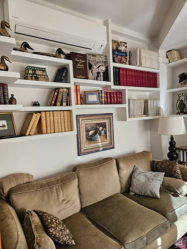Biblioteca y objetos de valor
