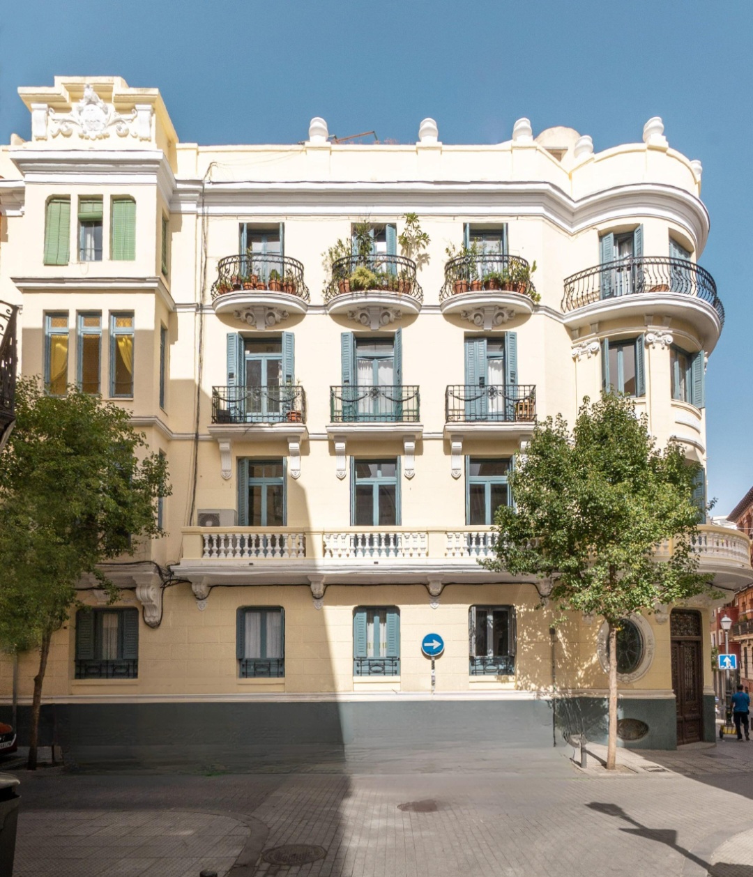 Edificio señorial de esquina — servicios inmobiliarios Circular Art